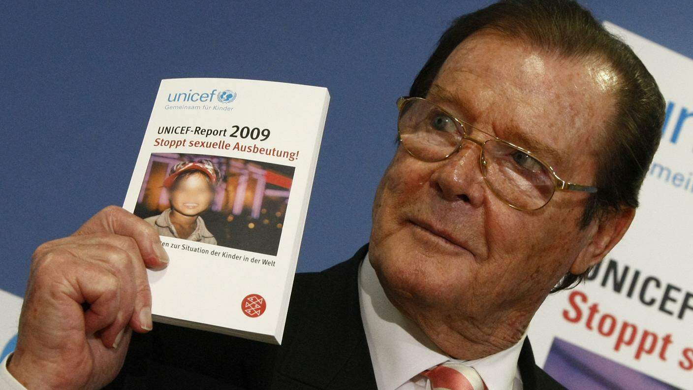 Moore, fu attivo per molti anni anche in campo umanitario e filantropico, soprattutto nel ruolo di "ambasciatore di buona volontà" dell'UNICEF
