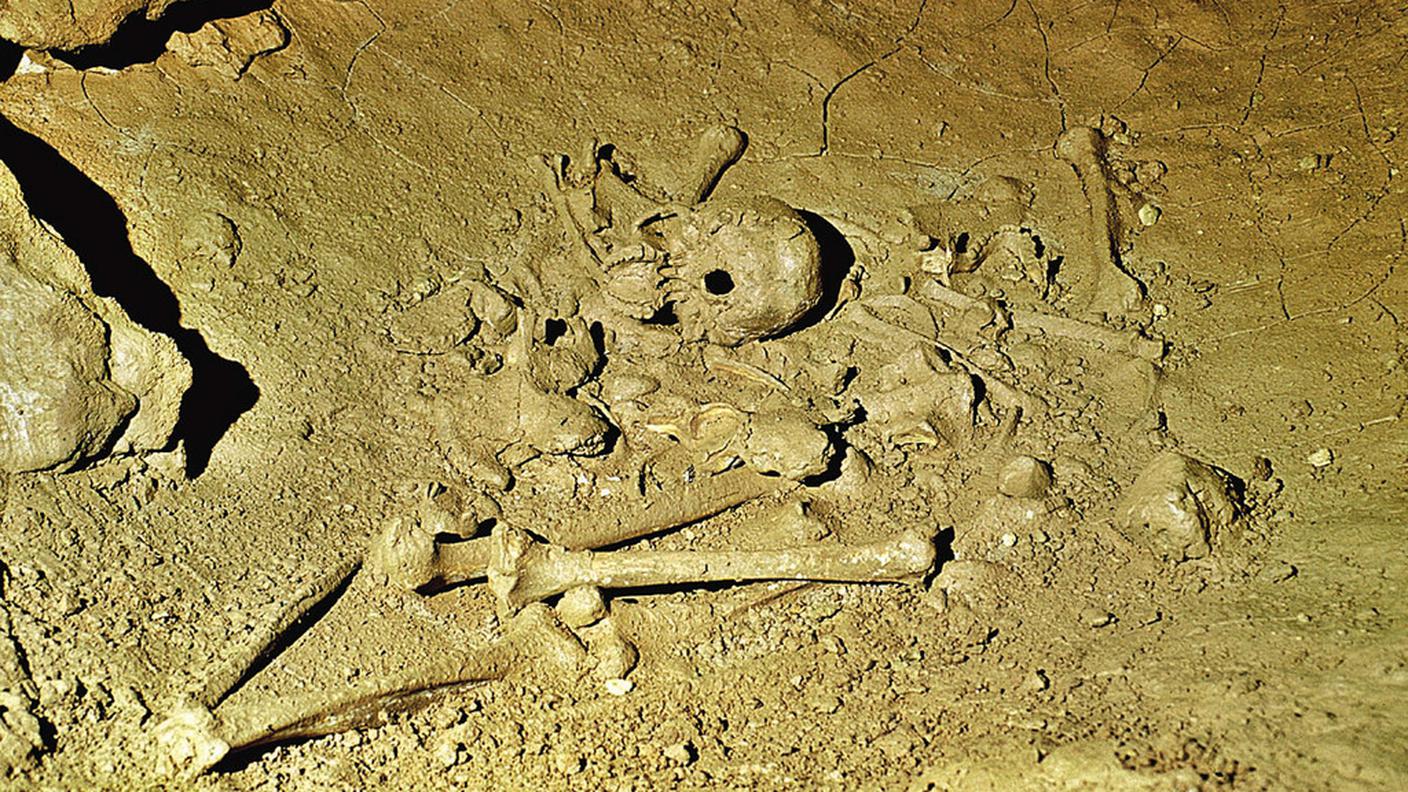 sepoltura preistorica scheletro ossa ky.JPG