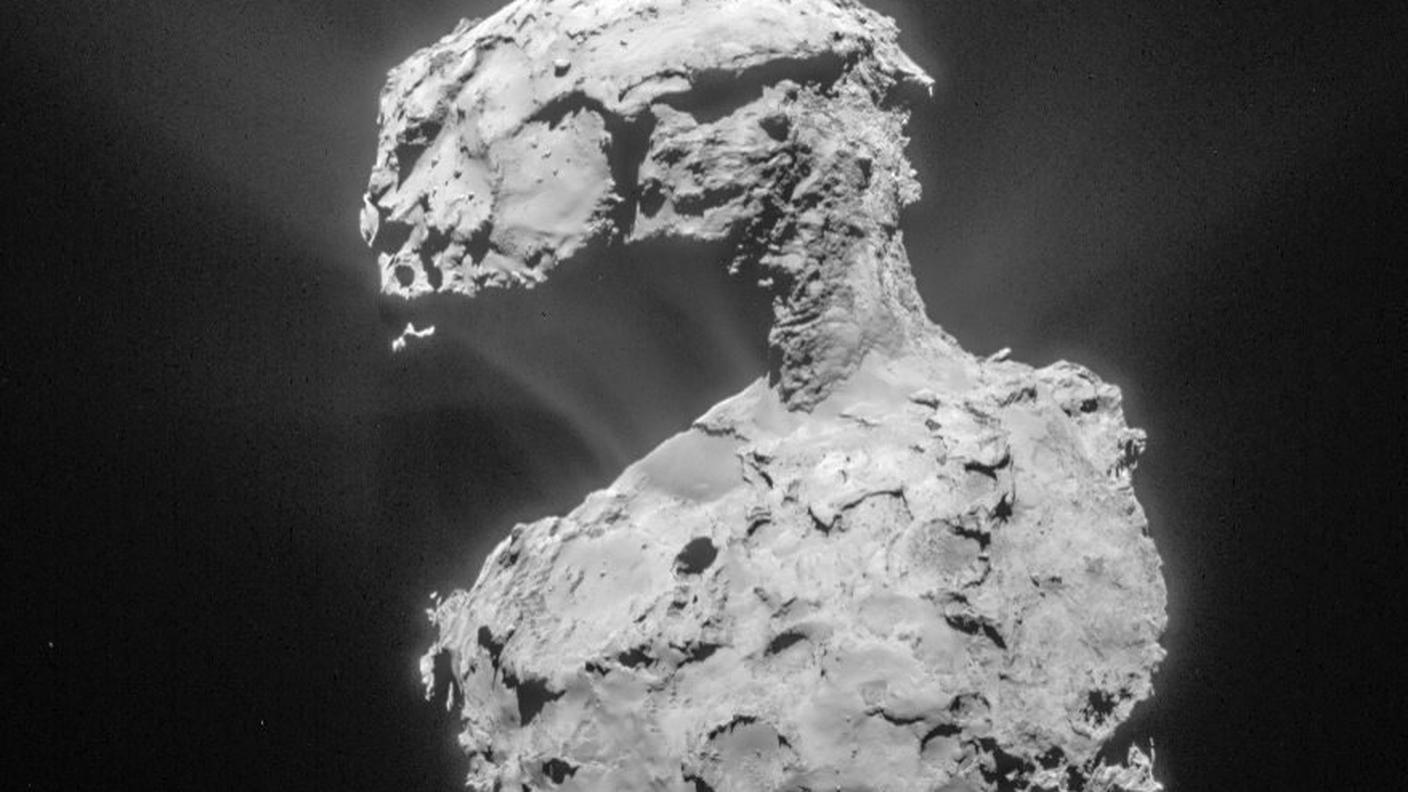 L'inospitale superficie di Churyumov Gerasimenko vista dalla sonda Rosetta
