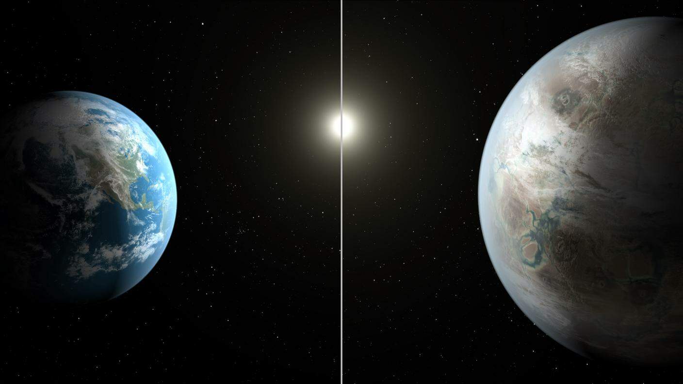 La Terra, a sinistra, e Kepler 452b in una ricostruzione