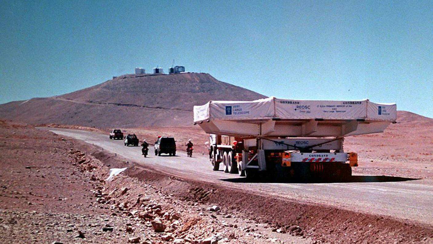 Il VLT, very large telescope, sul Cerro Paranal, nel deserto di Atacama