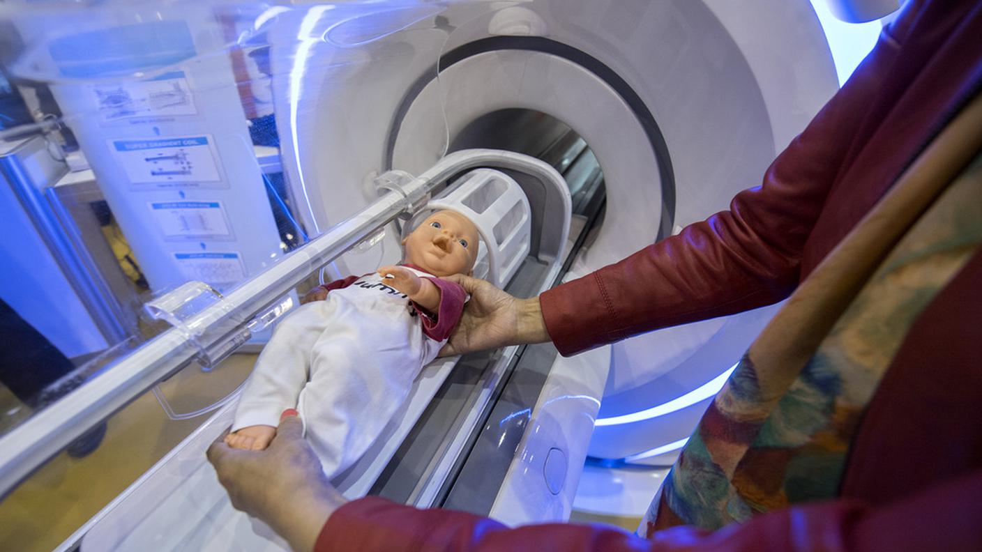 Fra le nuove invenzioni in esposizione, il primo scanner per risonanze magnetiche su neonati