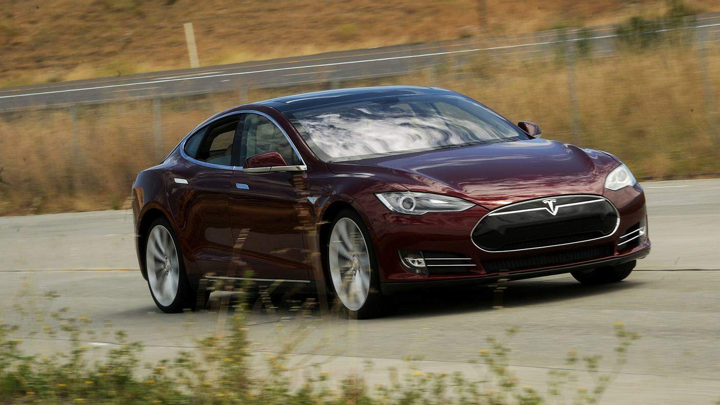 Una Tesla Model S elettrica è stata hackerata da un gruppo di tecnici
