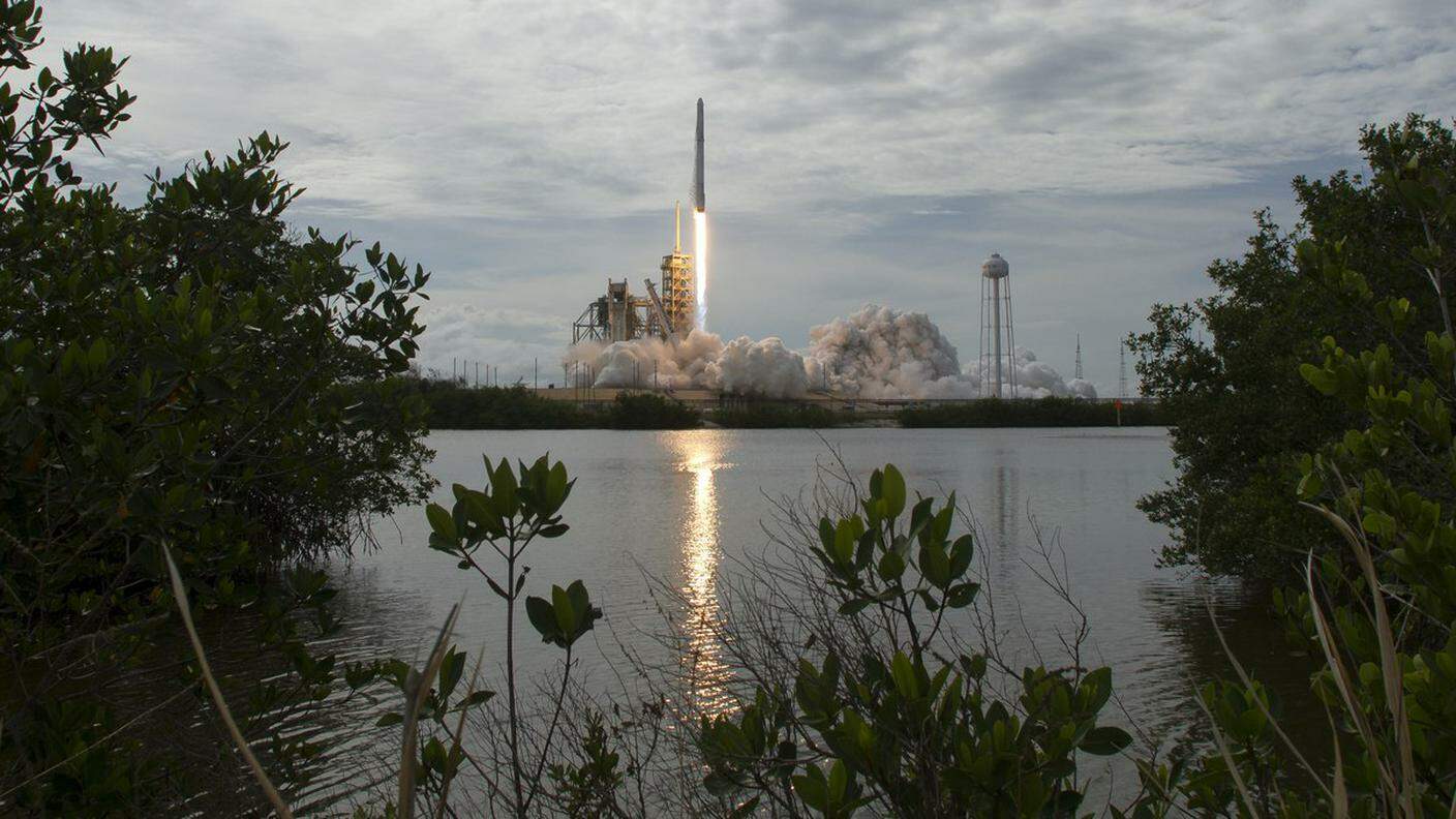 Il decollo di Falcon 9, che aveva già volato nel 2014