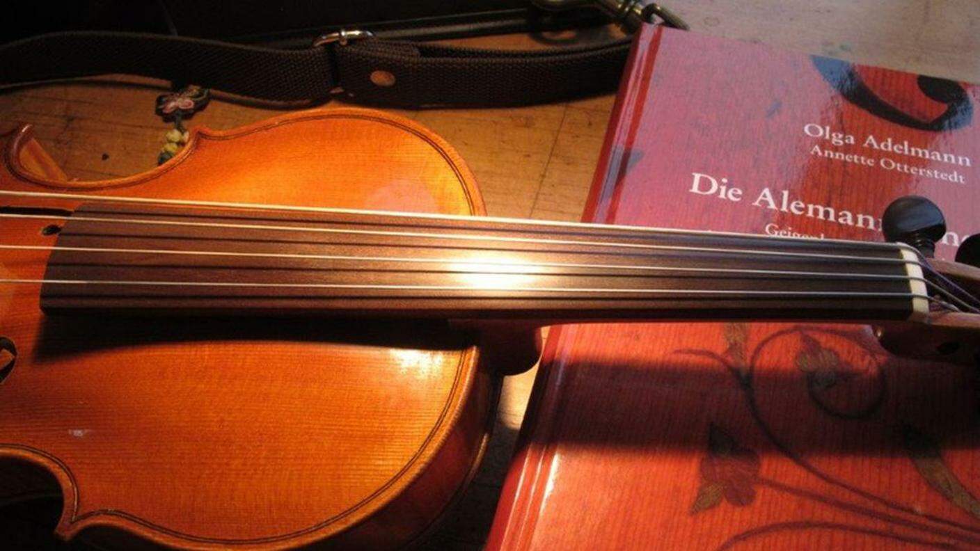 La tastiera di un violino in Swiss Ebony