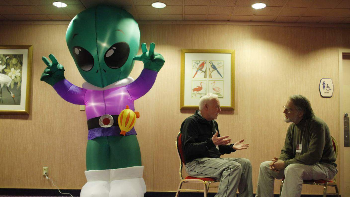 Un pupazzo "alieno" al congresso di ufologia di Laughlin, in Nevada