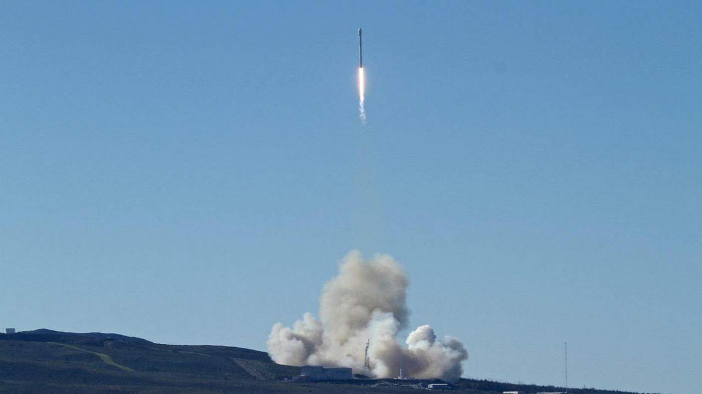 Razzo sperimentale di SpaceX pronto al lancio