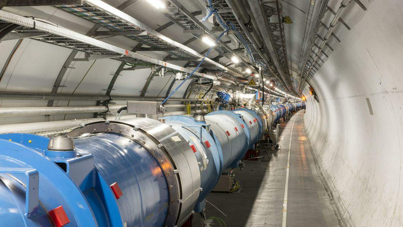 Il tunnel del Large Hadron Collider (LHC), il più grande acceleratore del mondo