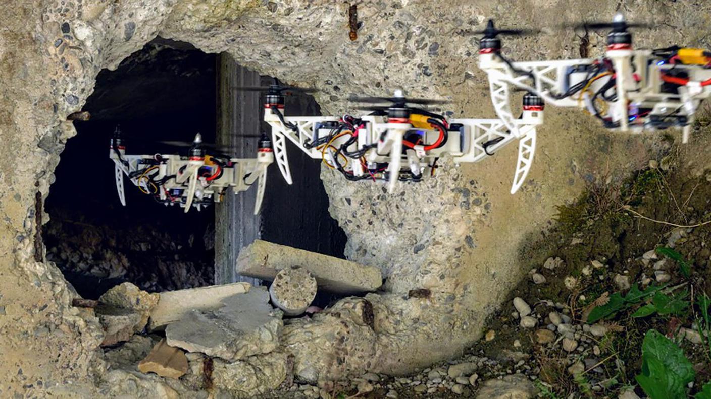 Il drone che piega i suoi bracci
