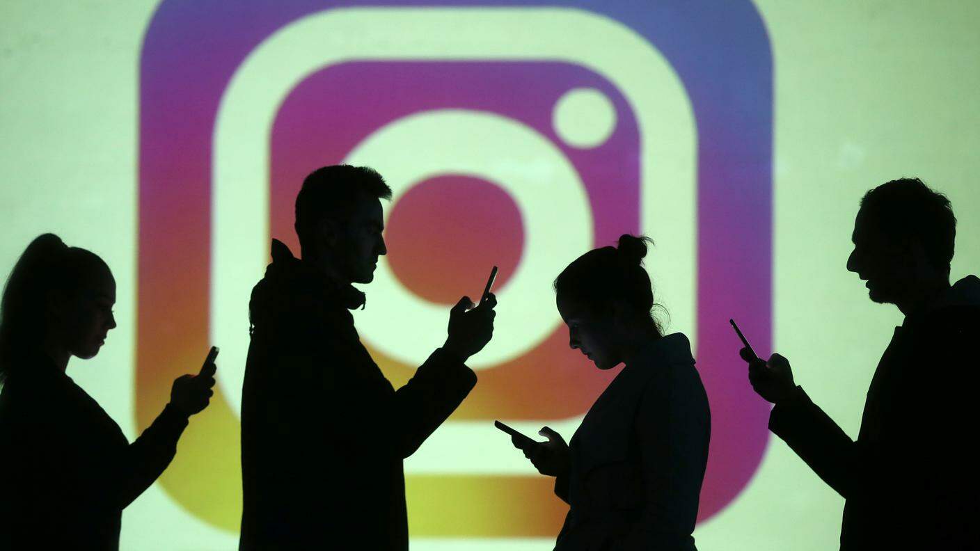 Instagram rende privati gli account sotto i 18 anni