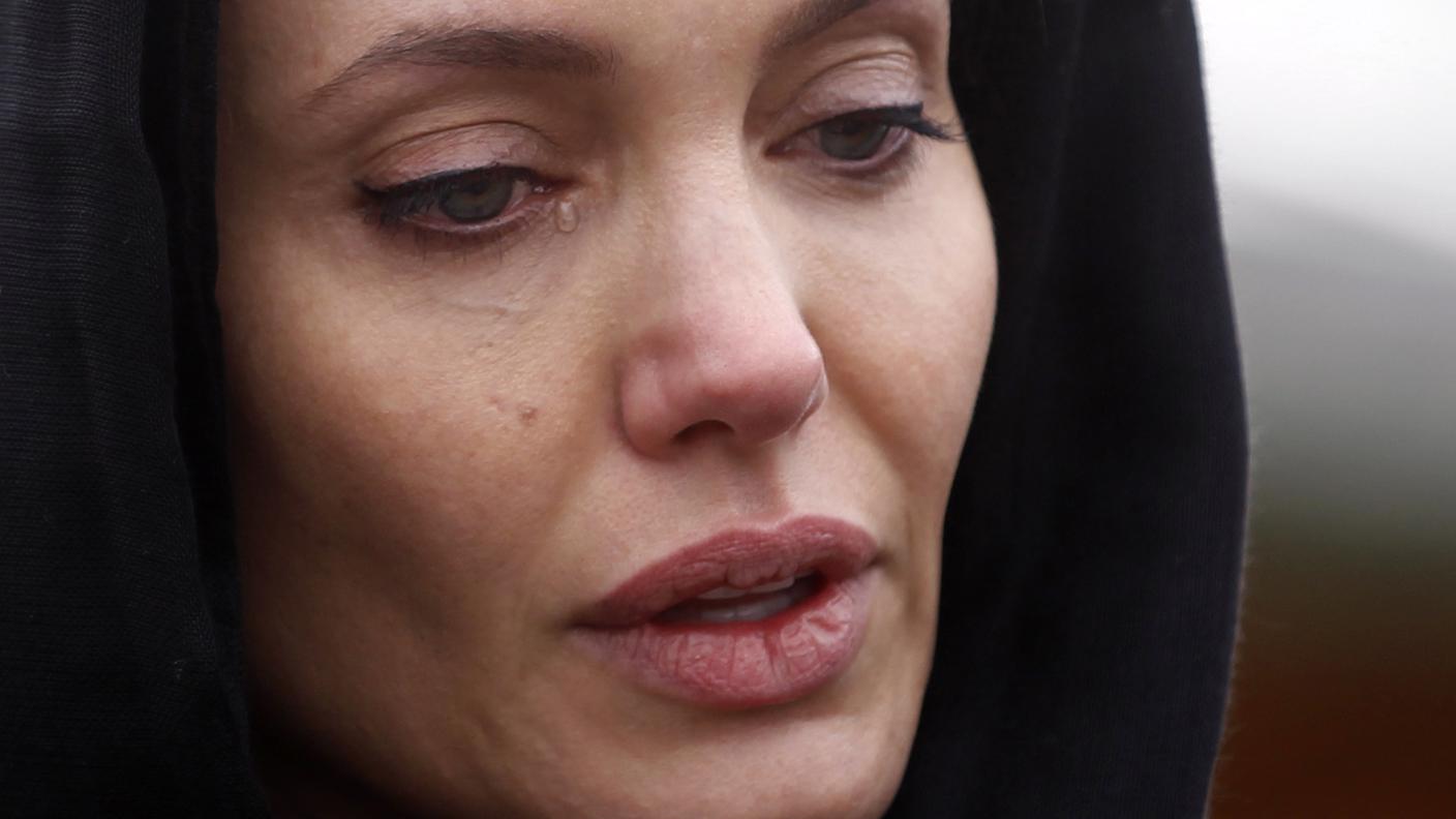 Jolie Srebrenica Lacrime Reuters.jpg