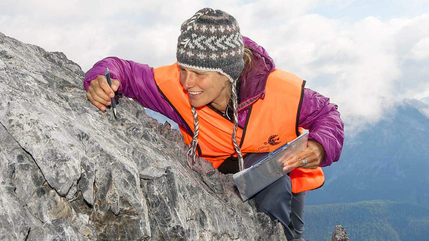 Sonja Wipf, dell'Istituto per lo studio della neve e delle valanghe di Davos, sul Piz Murtér 2'836 metri