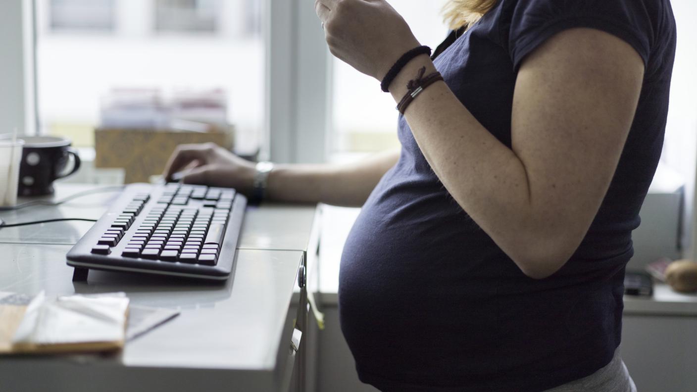 Per non scegliere tra lavoro e maternità