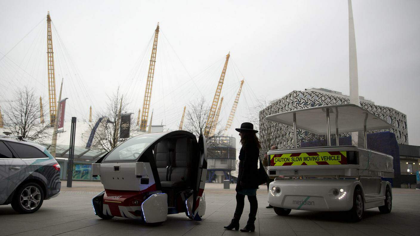 Due dei veicoli del futuro che circolano ormai per le strade londinesi