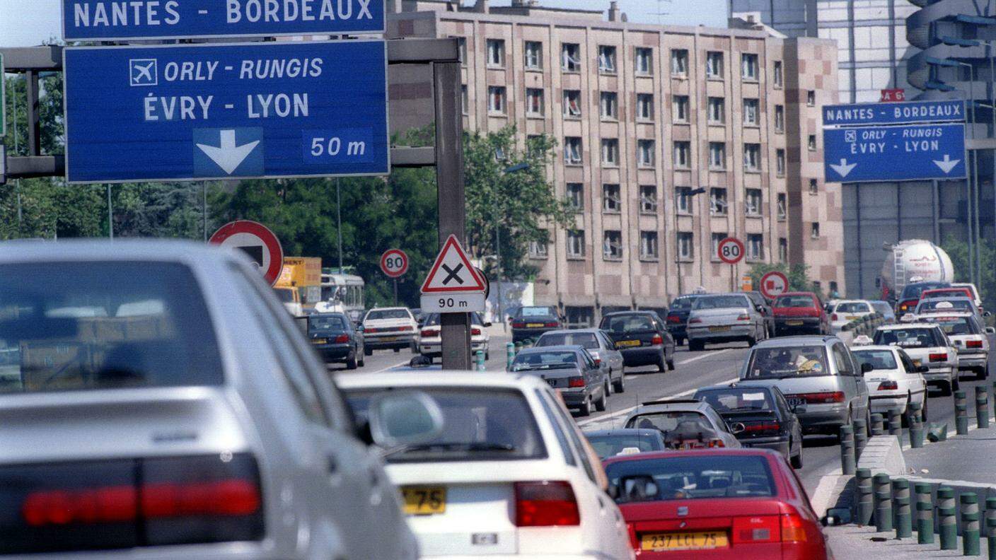Le auto di questa foto, del '95, non possono più girare a Parigi