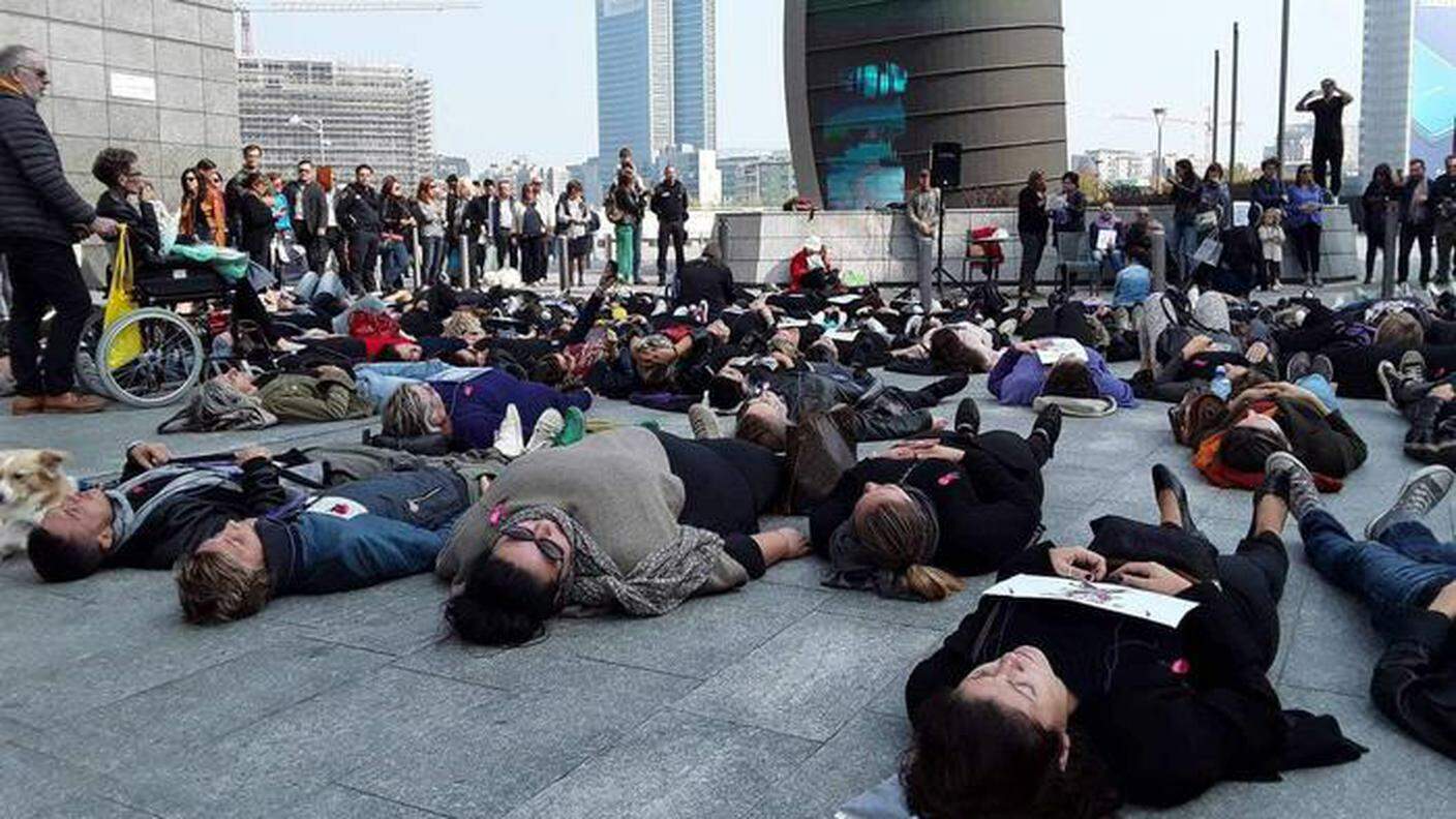 Un flash mob contro il tumore al seno metastatico a Milano