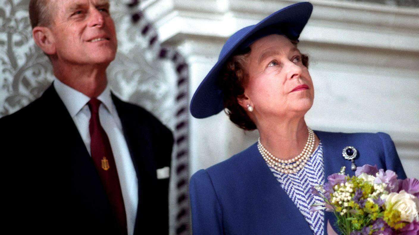 Con il marito Filippo, duca di Edimburgo nel 1990