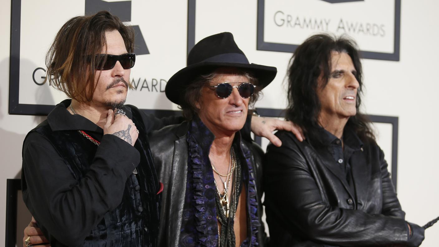 Joe Perry con gli altri membri degli Hollywood Vampires, Johnny Depp e Alice Cooper