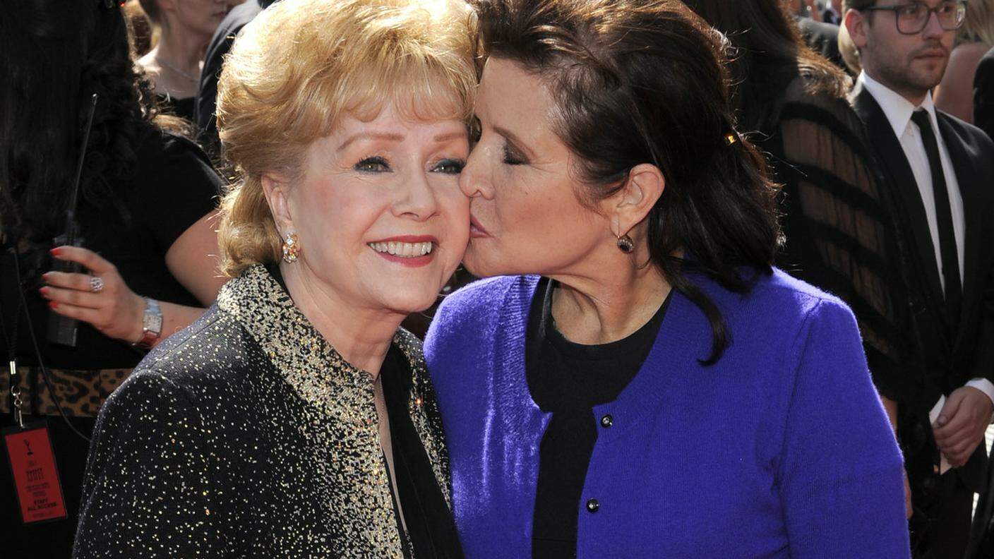 Debbie Reynolds e la figlia Carrie Fisher nel 2011