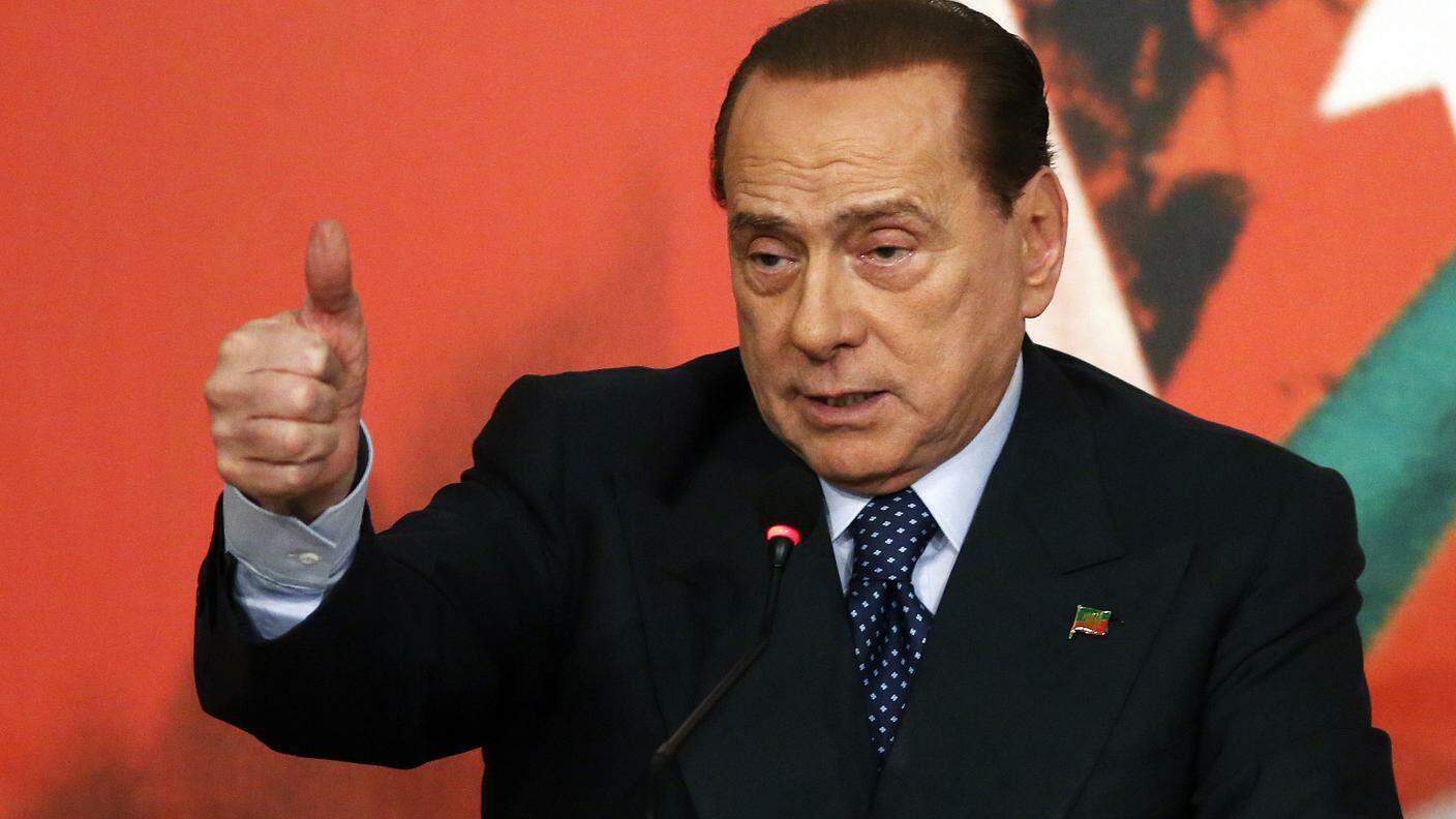 L'ottantenne Silvio Berlusconi è caduto in casa e si è lacerato un labbro