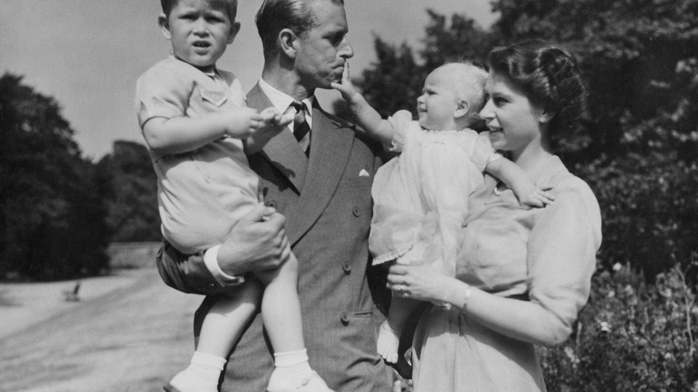 Scene di famiglia: con Elisabetta e i figli Carlo e Anna nel 1951