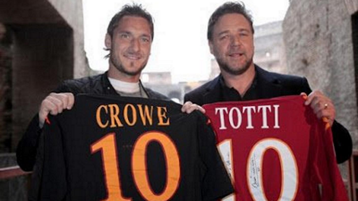 L'attore Russell Crowe in compagnia dell'ex capitano della Roma, Francesco Totti