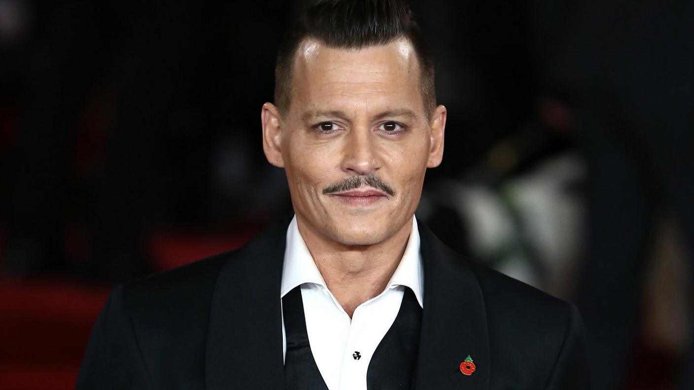 Johnny Depp, celebre anche per aver interpretato il film "Edward mani di forbice"