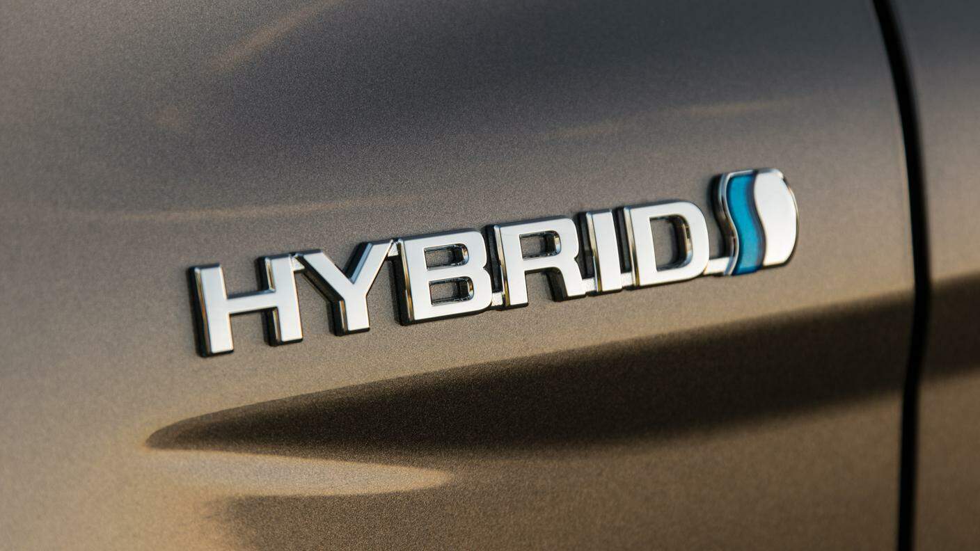 La tecnologia ibrida è montata su numerose Toyota, come la Camry, e Lexus