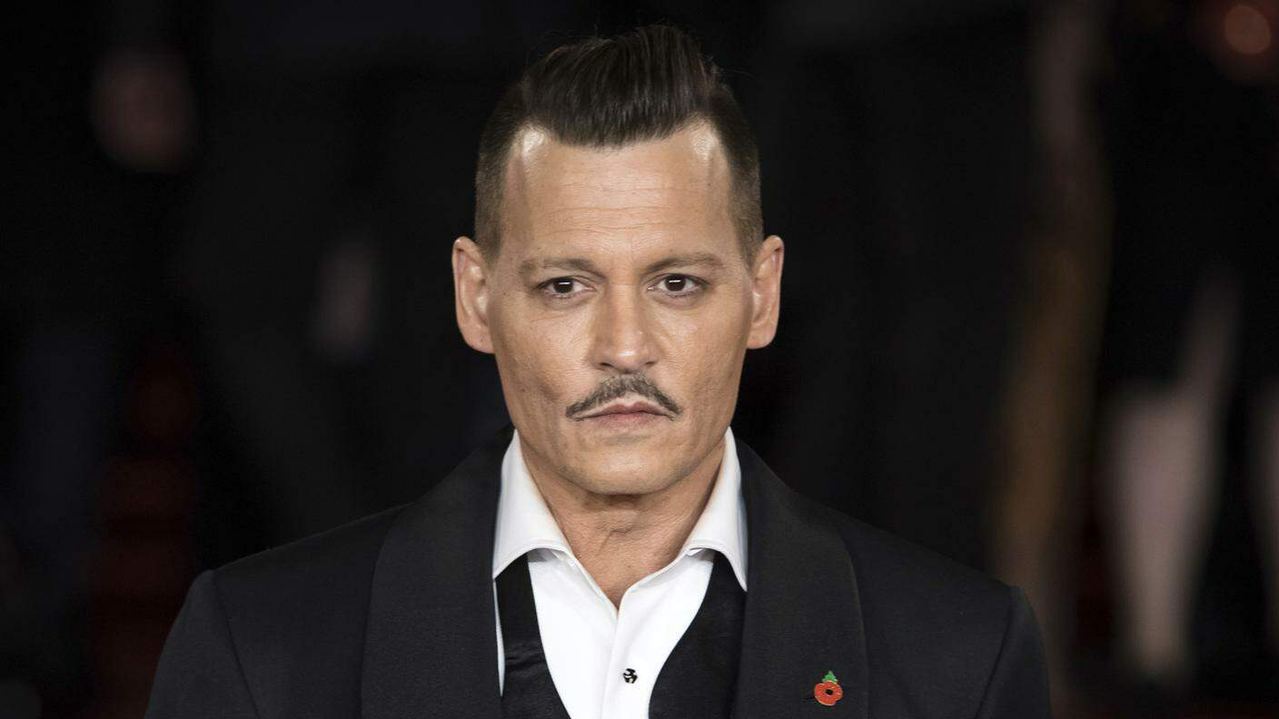 Depp mette fine alle controversie con i suoi ex manager