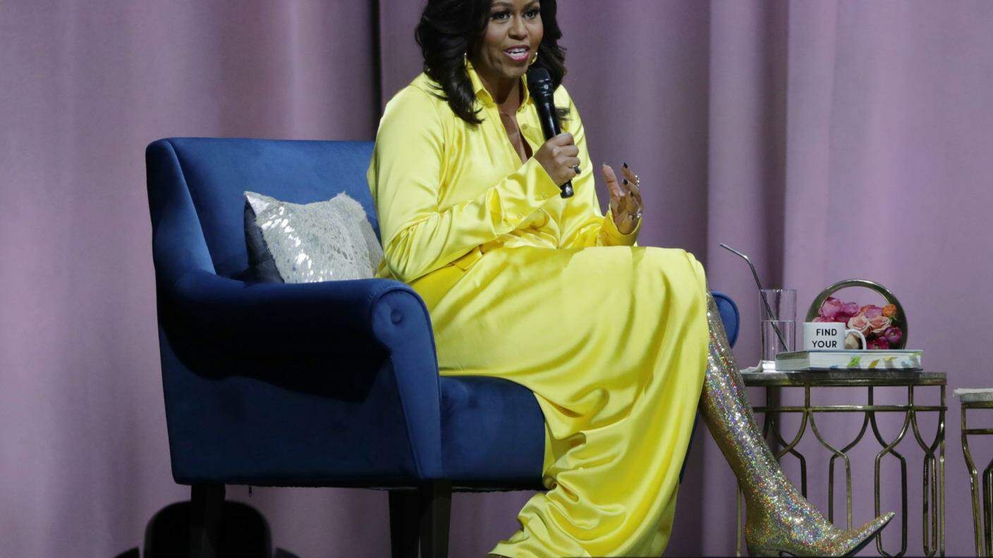Michelle Obama con un vestito e scarpe firmati Balenciaga