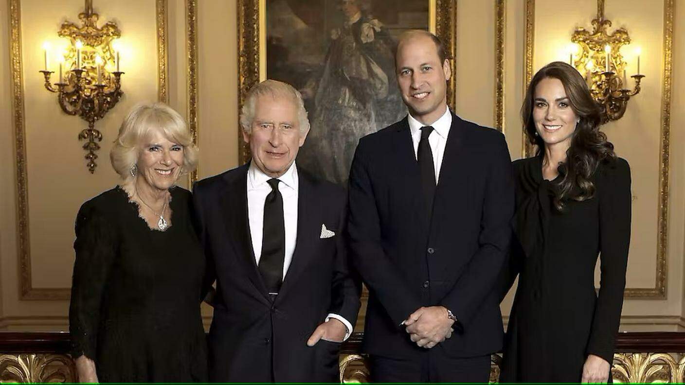 La prima foto della nuova famiglia reale