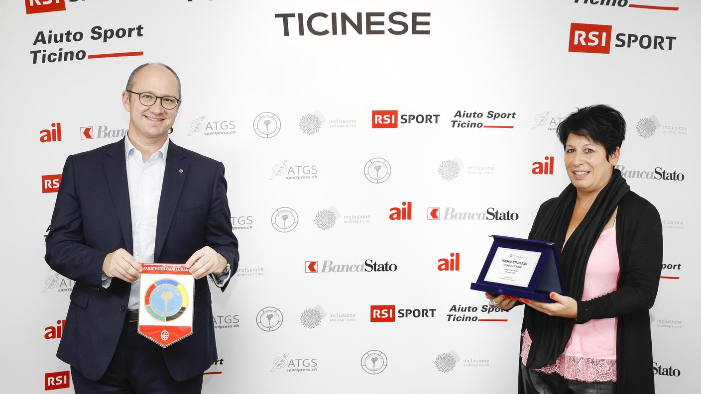 Claudio Ortelli (presidente Panathlon Lugano) con Micaela Colombo (vicepresidente HC Chiasso)