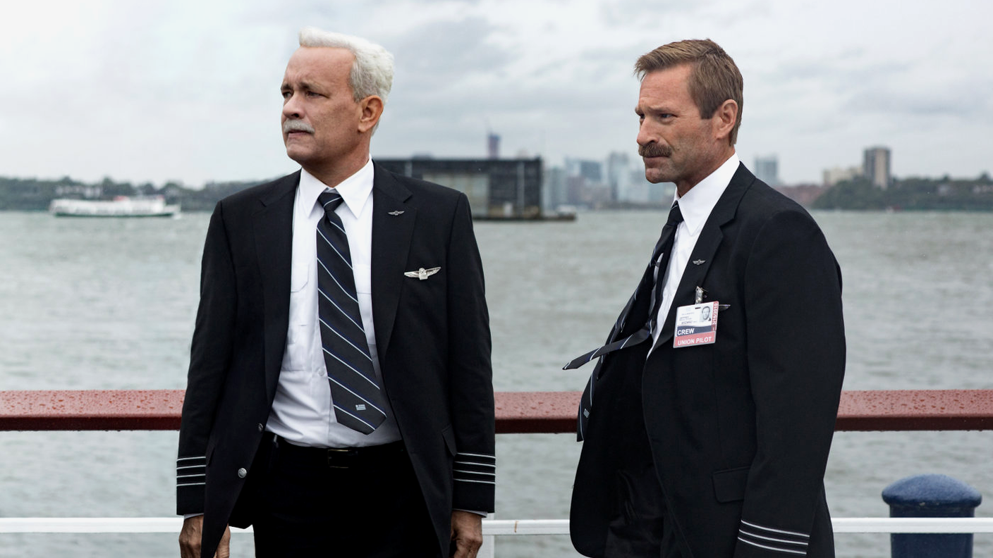 Tom Hanks e Aaron Eckhart in Sully, 2016