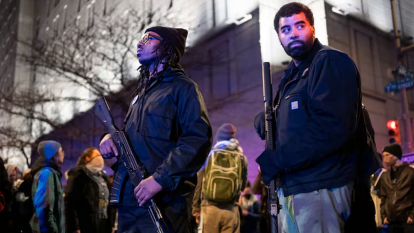 Paul Birdsong (a destra), leader dei Black Lions