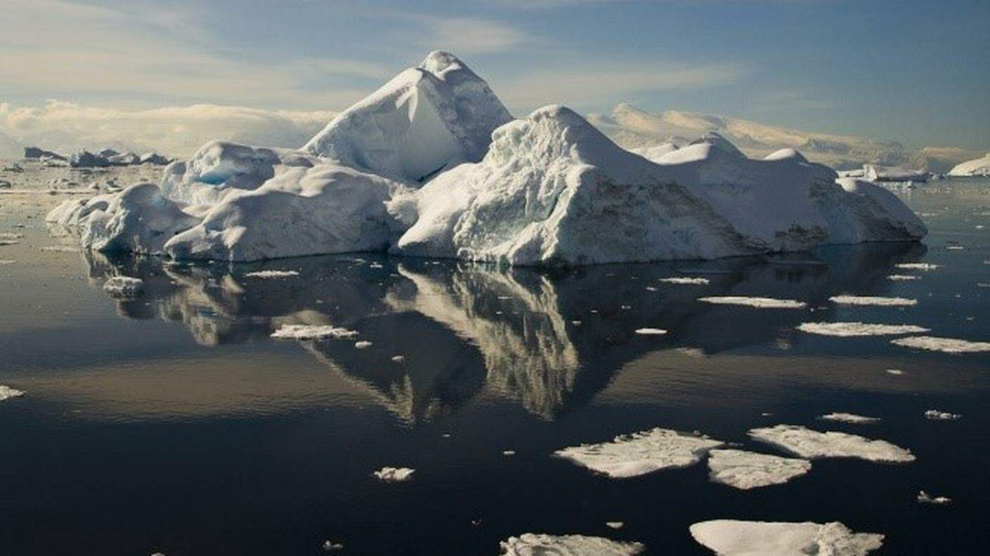 Le alghe del ghiaccio dell' Artico sono piene di microplastiche