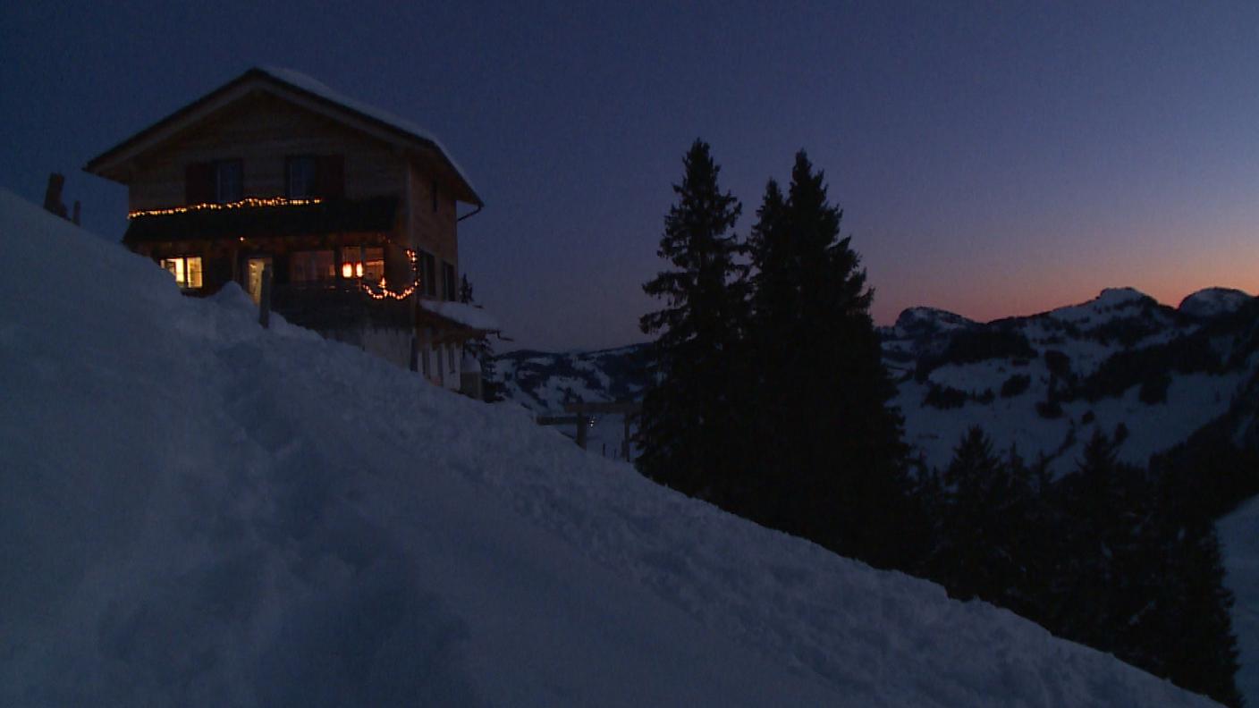 Oberiberg, Canton Svitto, chalet che ospita sci club 