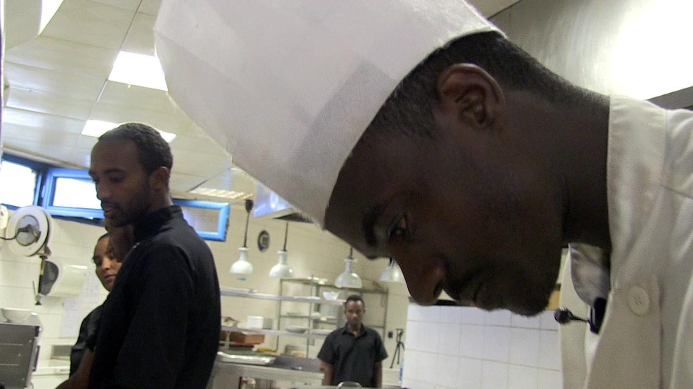 Helvetas - Come cucinare il miglior pesce all'hotel Blu Nile