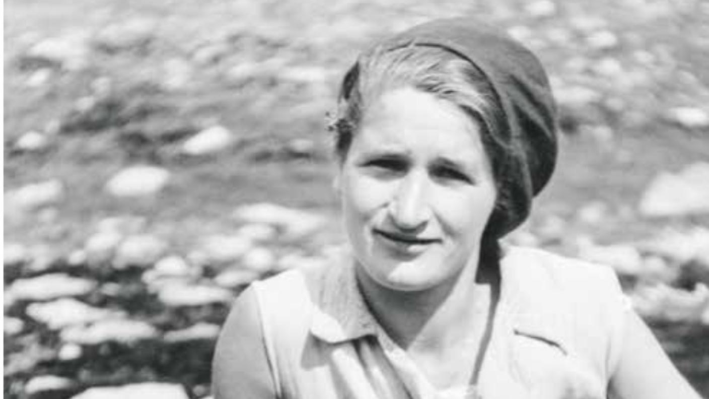 "La pastora illegale. Vita di Greti Caprez-Roffler" di Christina Caprez, Armando Dadò (dettaglio di copertina)