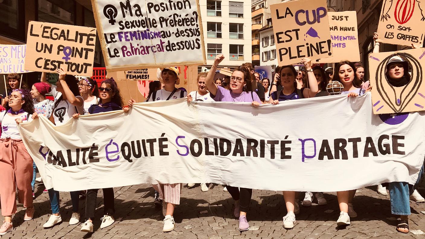 Losanna manifestazione "So-so-so solidarité avec les femmes du monde entier"
