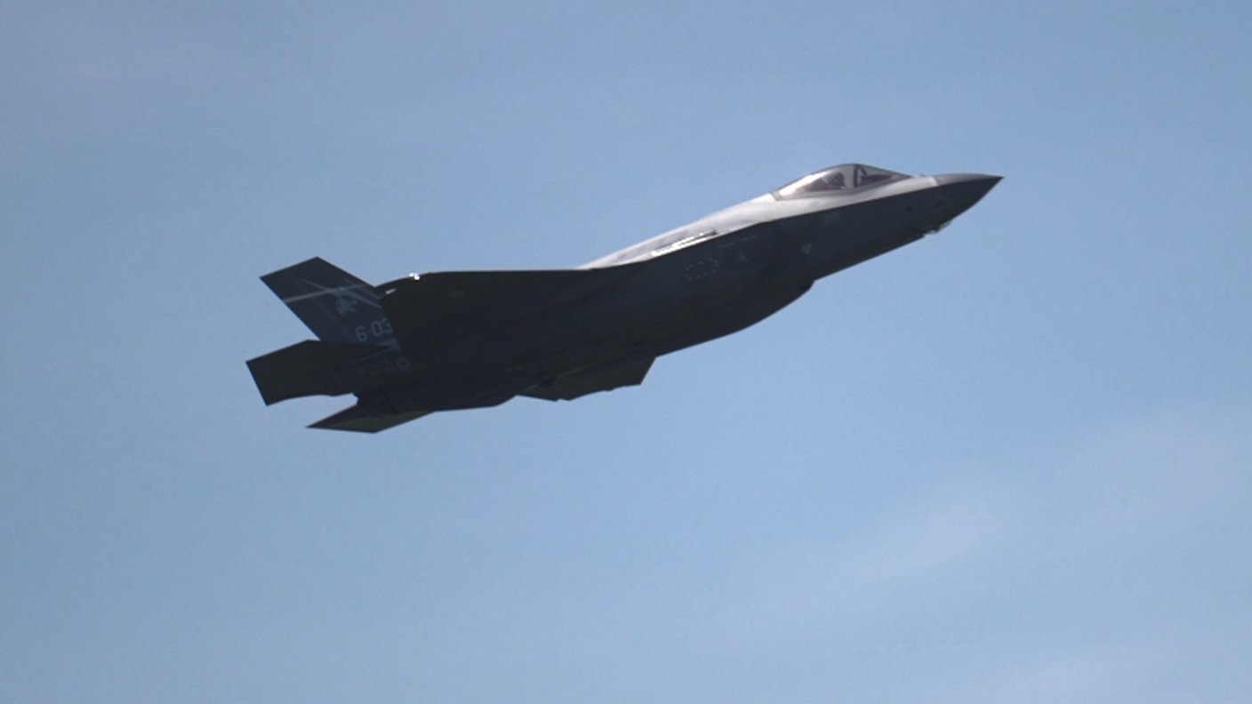 F-35 in volo 1.jpg