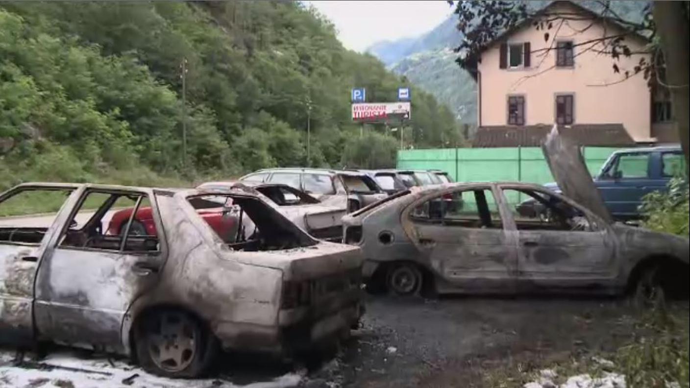 Auto in fiamme