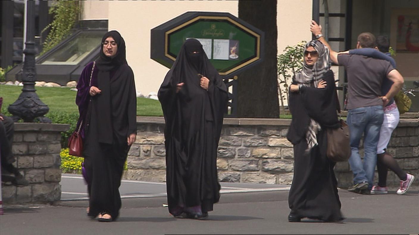  BURQA.JPG