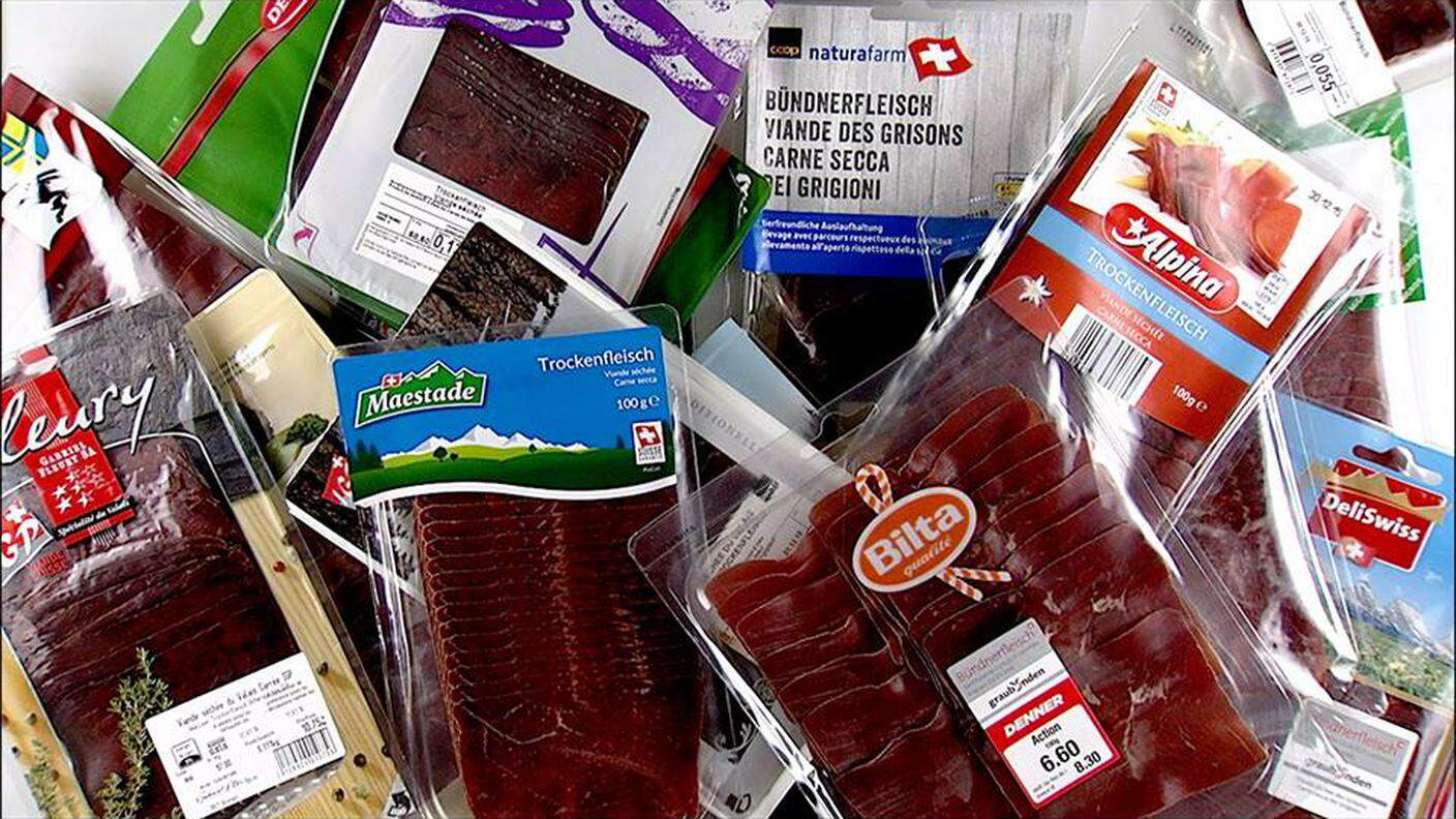 Confezioni di carne secca vendute nei negozi svizzeri