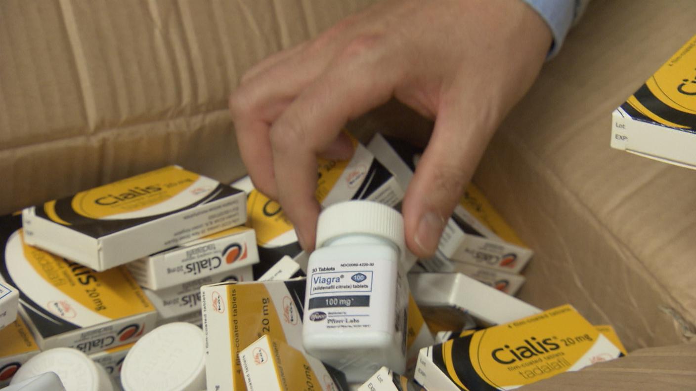 story_farmacifalsi.jpg