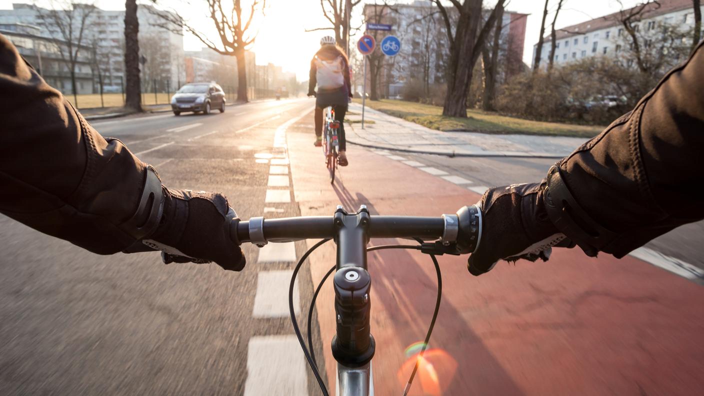 ciclista bici bicicletta pista ciclabile