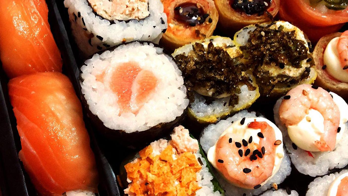 Sushi da asporto, supporto in plastica