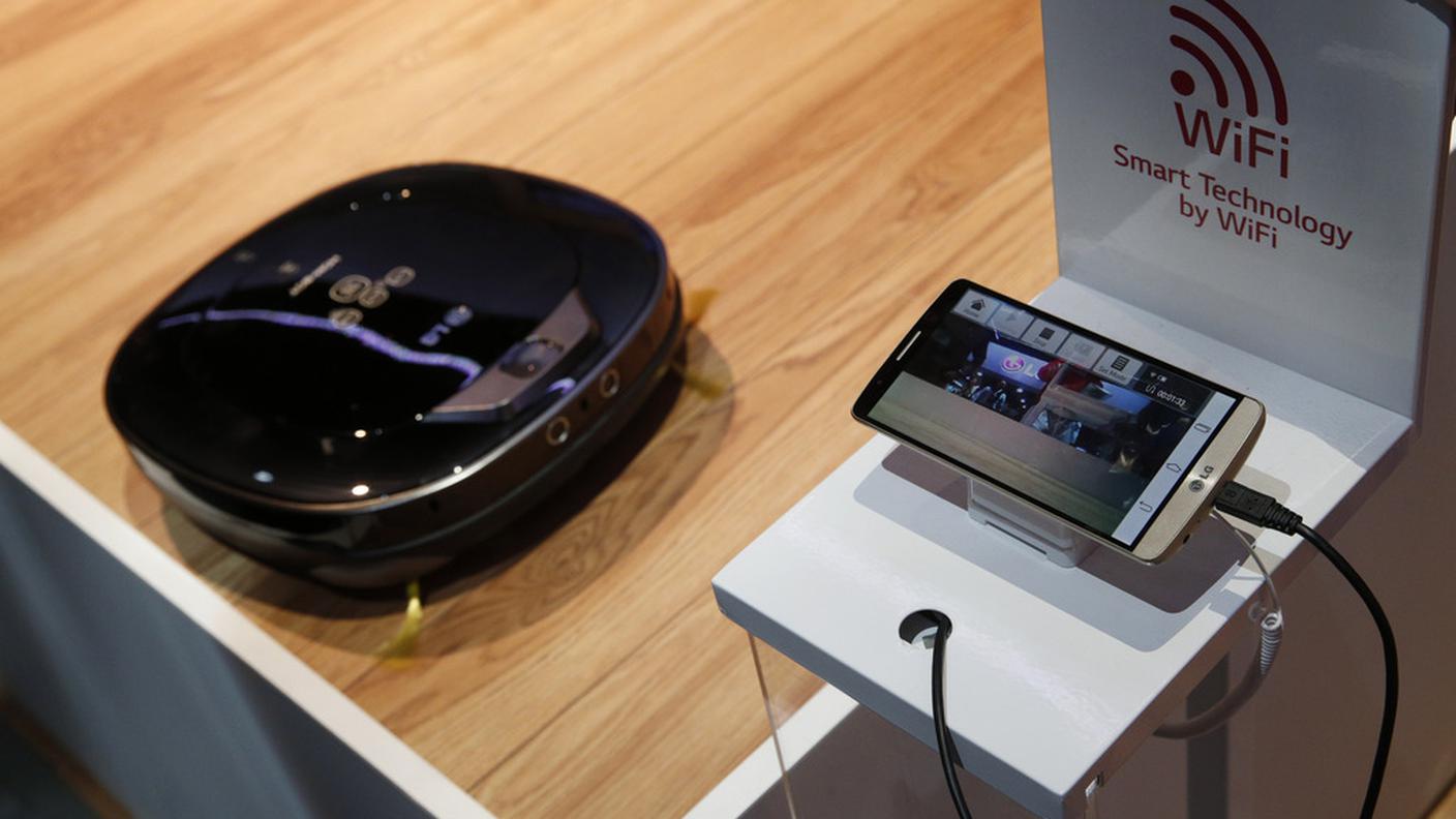 L'aspirapolvere comandato a distanza, con lo smartphone