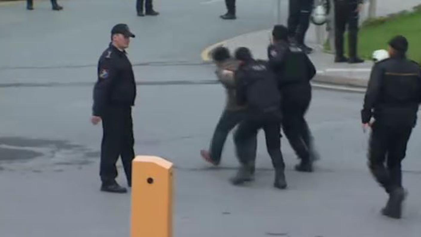 Polizia Istanbul.JPG