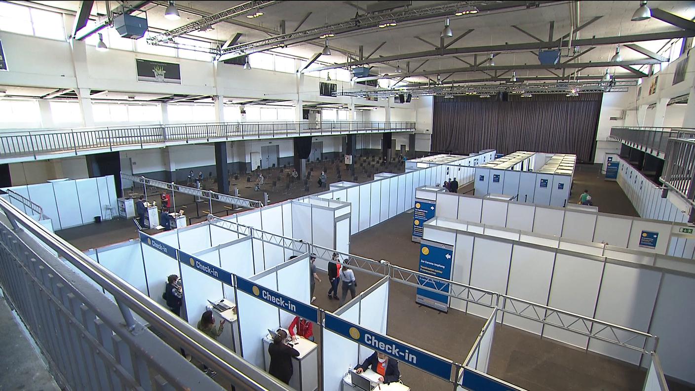 Il centro vaccinale alla Stadthalle di Coira