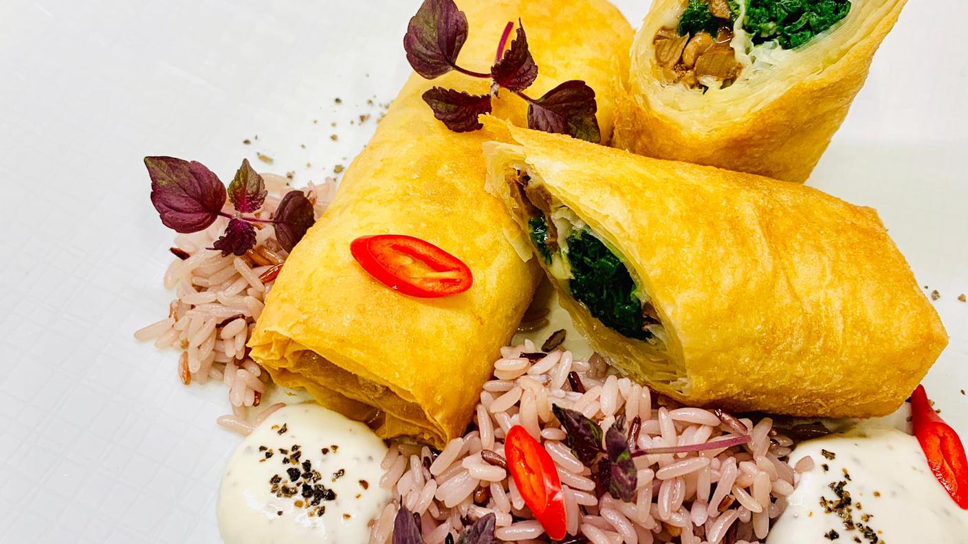 Involtini di pasta fillo con chanterelles in salsa all’aglio.JPG